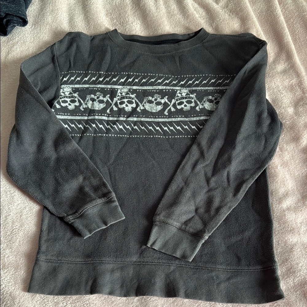 Old Navy Gray Long Sleeve Tee with Nordic Pattern - Picture 1 of 2